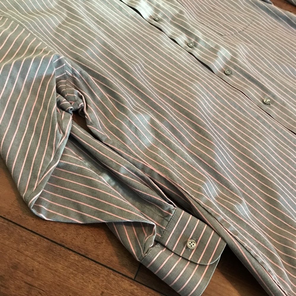 Men’s Van Heusen Long Sleeve Button Down size 16 1/2 32/33 FITTED